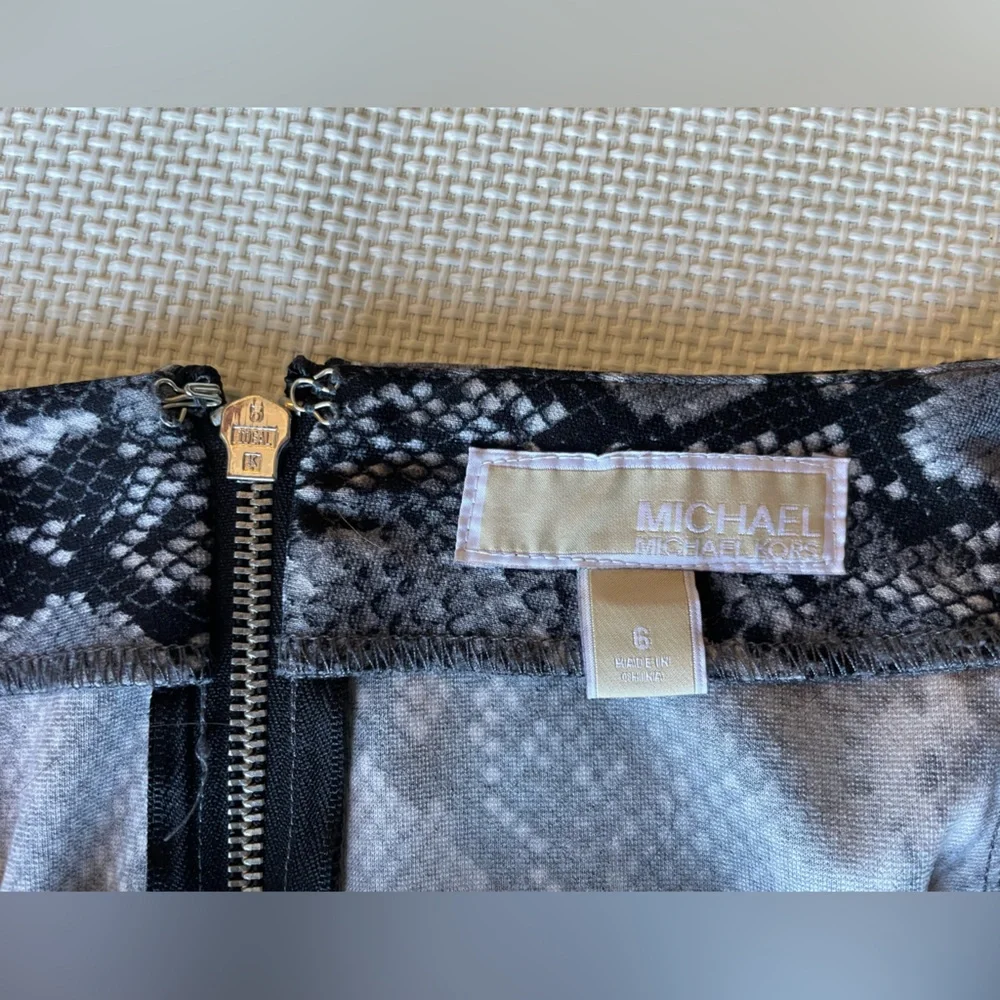 Michael Kors Black Snakeprint Pencil Skirt With Silver Hardware Size 6